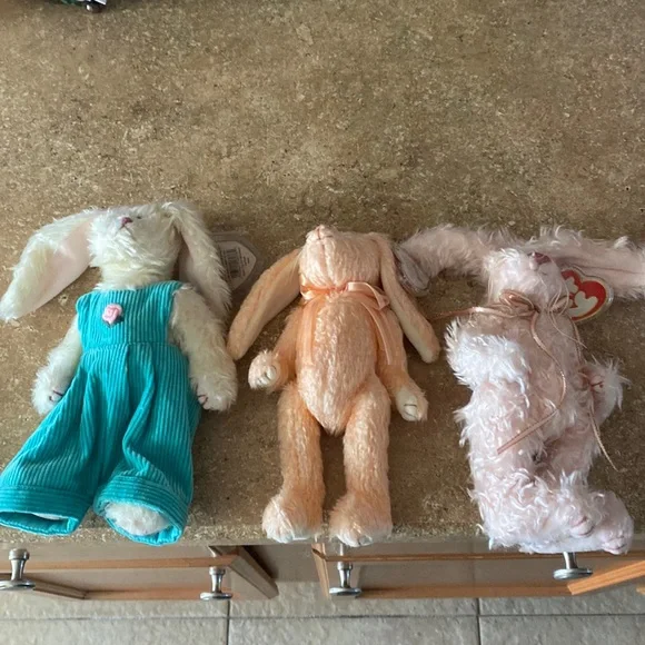 3 Vintage rare bunny Attic Treasures for Easter. Mint with tag protectors - Picture 1 of 10
